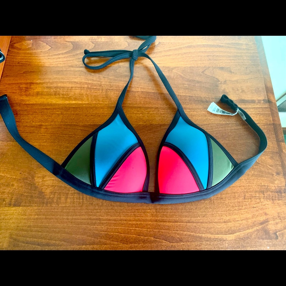 Victoria’ Secret Triangle Bikini Top- new w/o tags